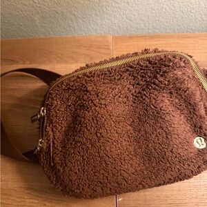 Lululemon everywhere belt bag large 2L athletica fleece brown Crossbody Bag